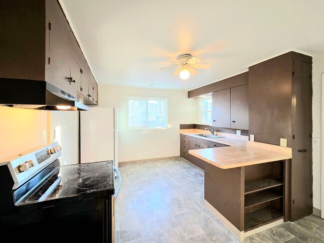 Building Photo - 4-Bedroom + Den, 2-Bath House for Rent in Cashmere ON THE RIVER!!