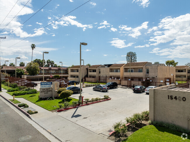 Building Photo - Walnut Apartments