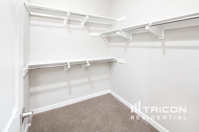 Building Photo - 24645 Saber Ct