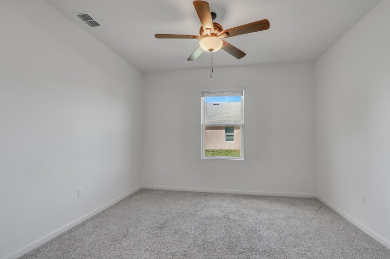 Building Photo - 2550 SE Rock Springs Dr