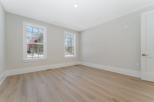 Building Photo - 175 Jasmine Dr