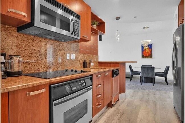 Building Photo - 1395 Brickell Ave