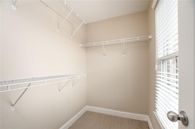 Building Photo - 528 Twinrose Way