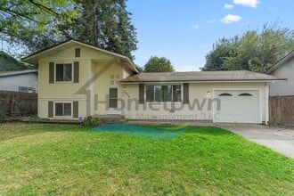 Building Photo - 3 Bedroom 2 Bathroom Home with Attached Ga...