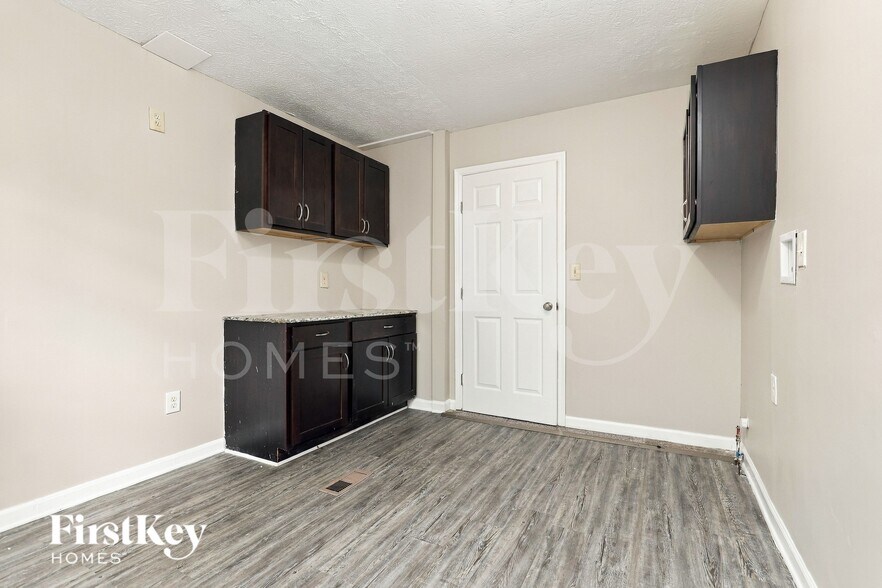 Building Photo - 8147 Autumn Ln