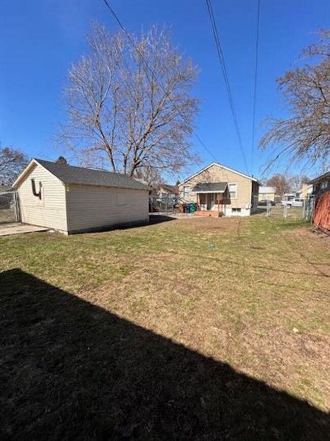 Building Photo - Single Family Home on Spokanes North Side!!