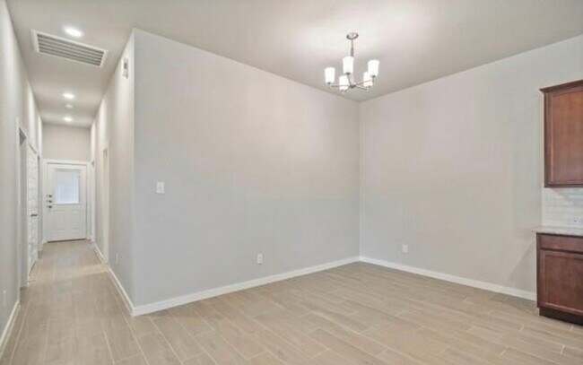 Building Photo - 218 Oakcrest
