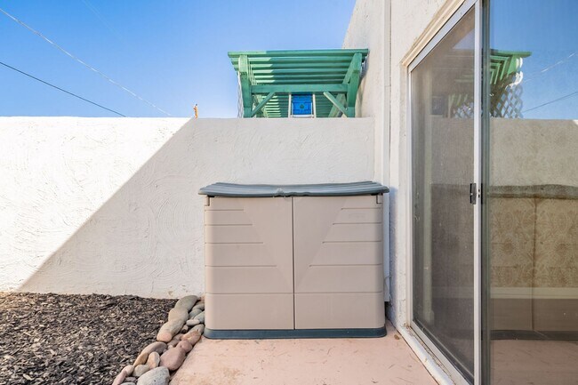 Building Photo - Less than 2 miles from Old Town Scottsdale!
