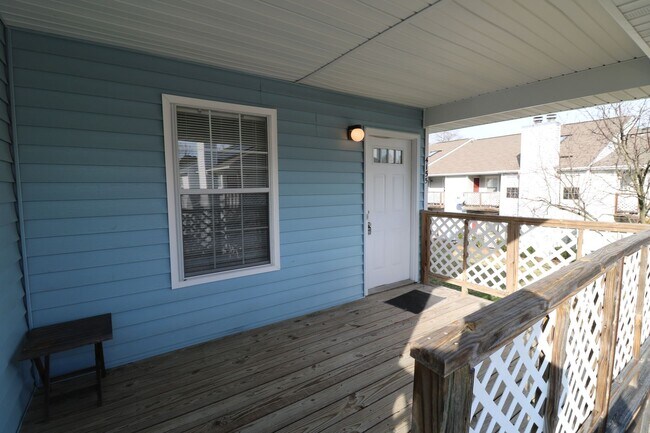Building Photo - 2 bedroom 1 bath condo near Town Center in Virginia Beach!