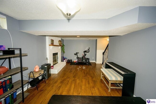Building Photo - 1802 Lakewood Dr