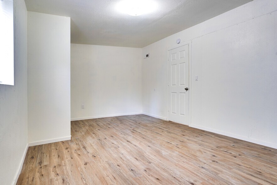 Master Bedroom - 2919 SE 90th Pl