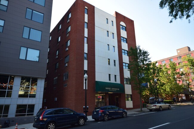 Primary Photo - Barcroft Building-305