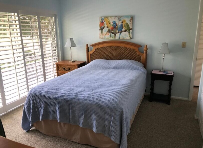 Building Photo - 685 12th Ave S