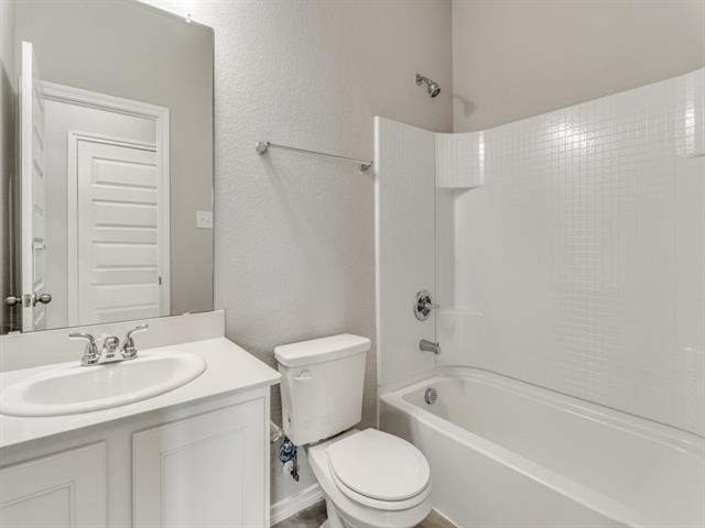 Building Photo - 920 Ravenwood Ln