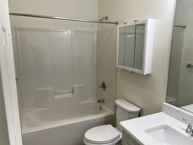 Building Photo - Upcoming Renovated 3 Bedroom Home in Convenient Location