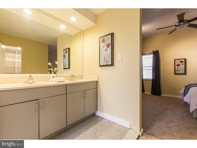 Building Photo - Amazing 3bd/2.5 Fairmount Home
