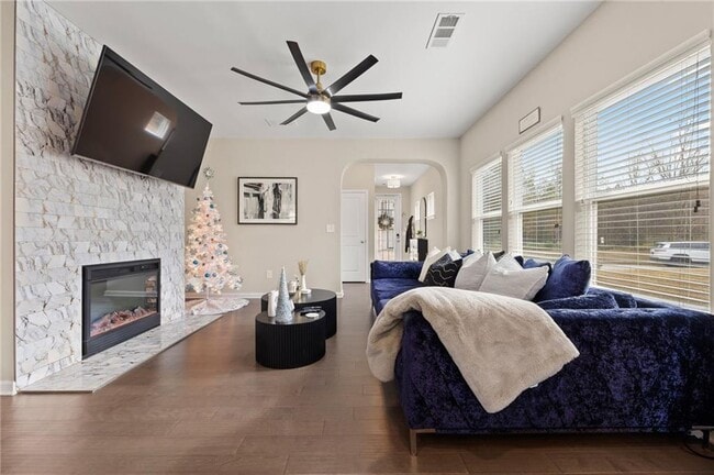 Building Photo - 5011 Longview Walk