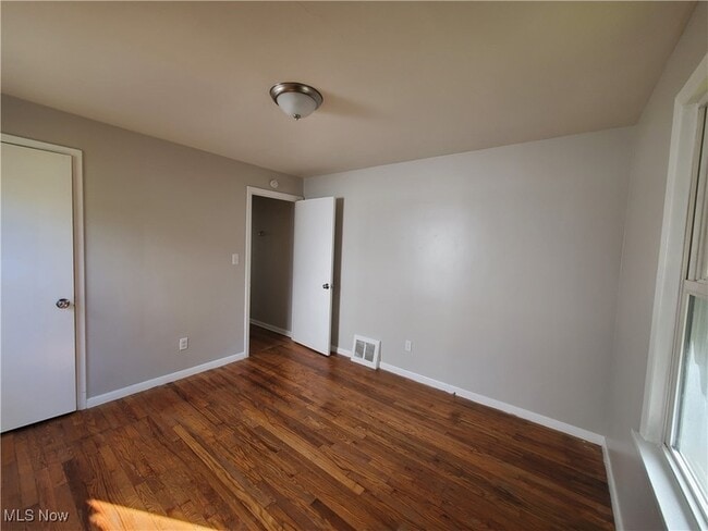 Building Photo - 4287 E 162nd St