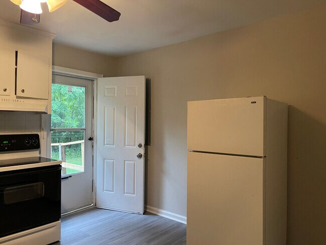 Building Photo - N Valor Drive 1633