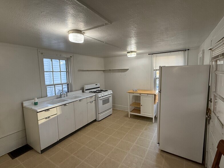 Building Photo - 222 N Dubuque St