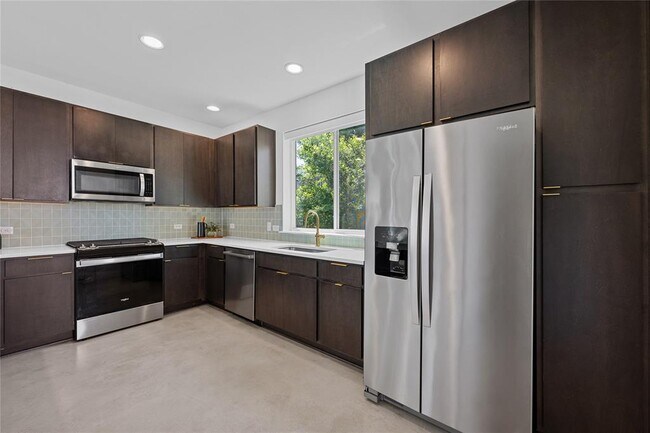 Building Photo - 1200 Sarabeth Way