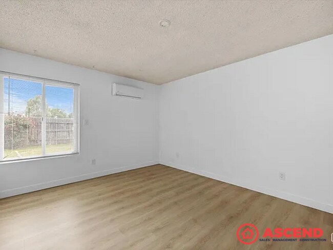 Building Photo - 205 Universe Ave