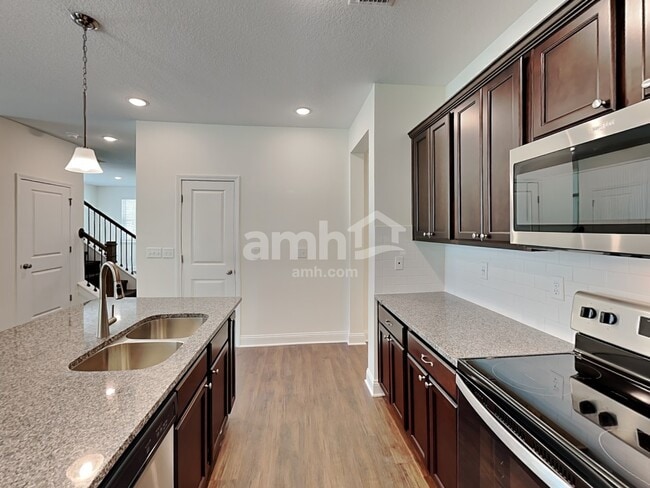 Building Photo - 347 Banyan Frst Dr