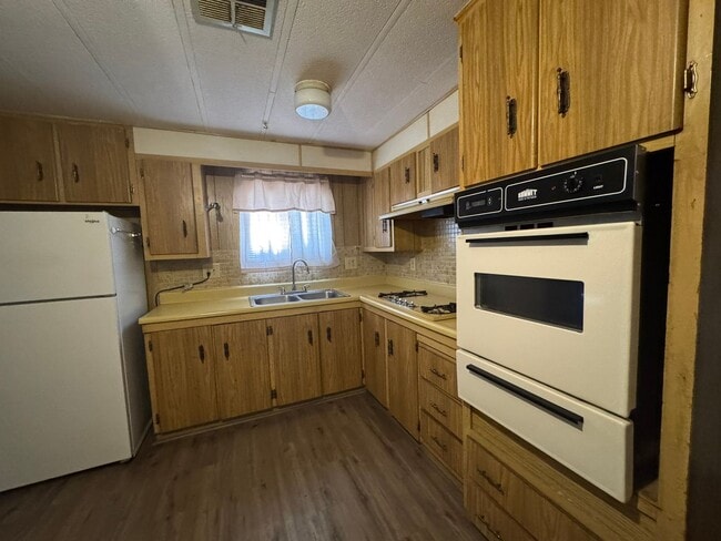 Building Photo - 2BR 2BA close to Hwy 95, Shopping, Parks, Colorado River