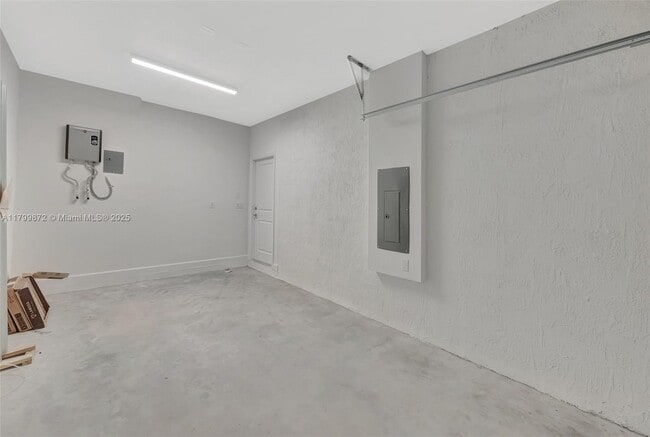 Building Photo - 2412 SE 29th St