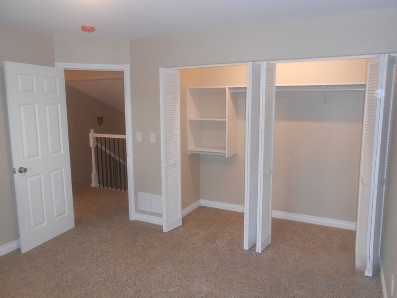 Left Upper Bedroom - 1160 E Snow Hill Ave