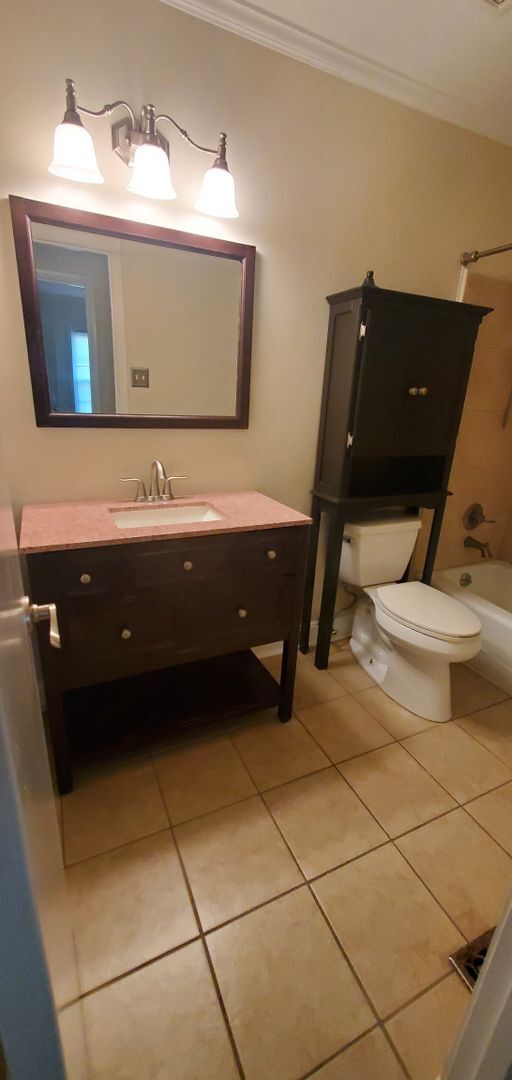 Building Photo - 1994 Westcliff~ Arran Lakes West