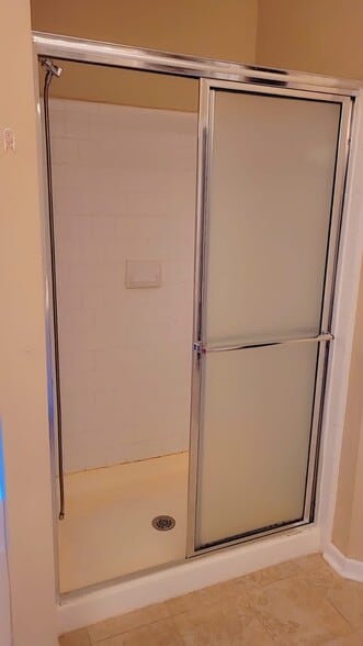 Master Shower - 3391 Spindletop Dr NW