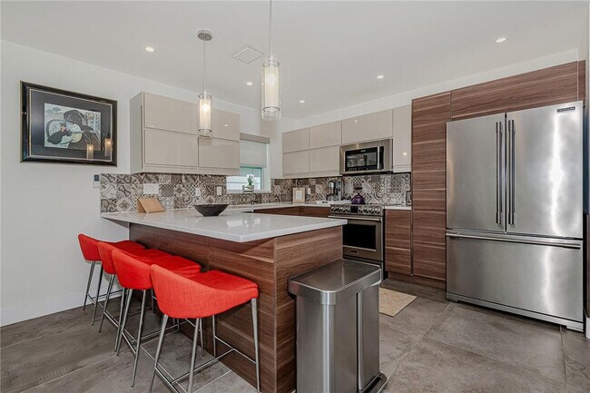 Building Photo - 3321 NE 18th St