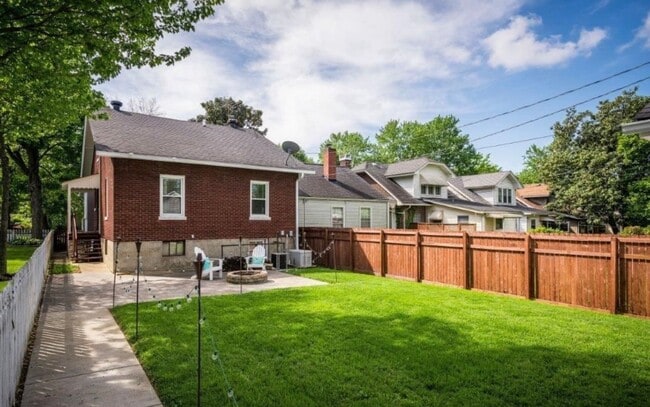 Building Photo - Gorgeous Renovated Highlands Bungalow – Av...