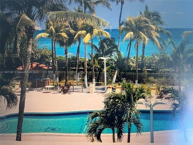 Building Photo - 2655 Collins Ave
