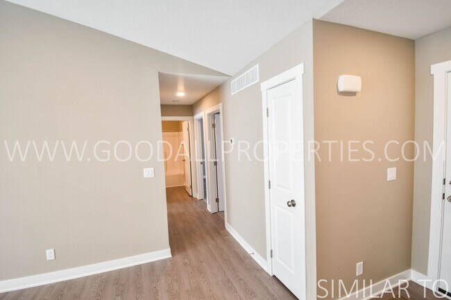 Building Photo - Must see this 4 Bedroom Walkout Ranch Style in Desoto