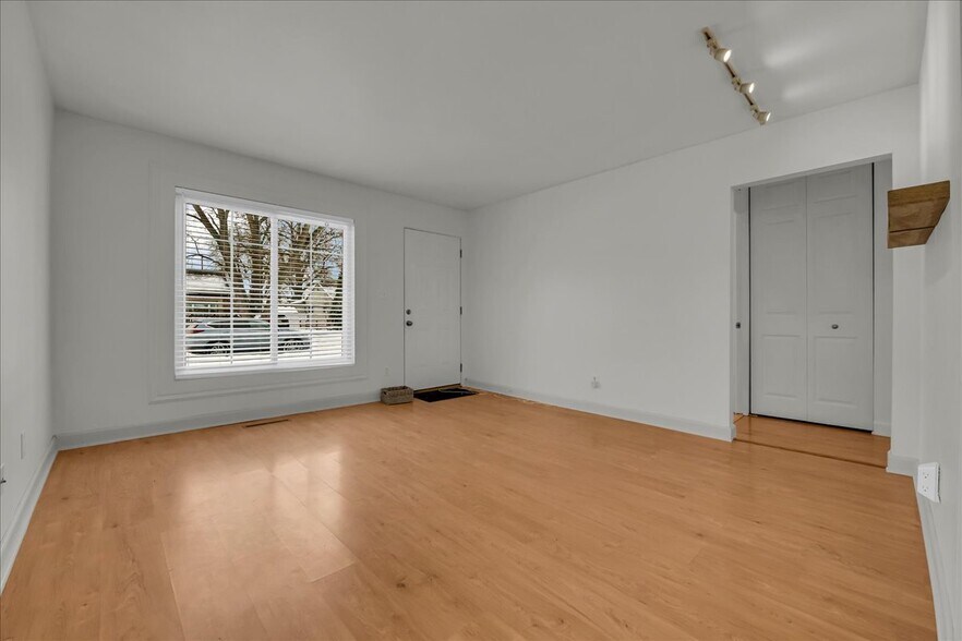 Building Photo - 26435 Tawas St