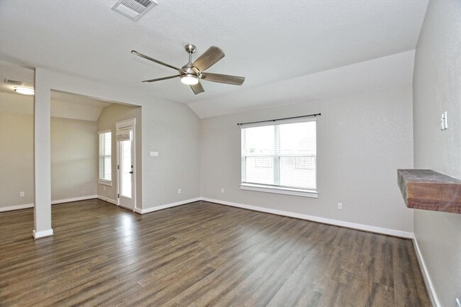 Building Photo - 201 Pearland St