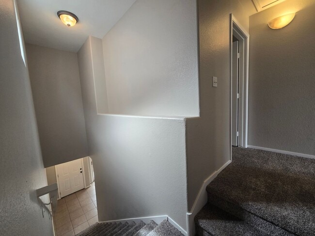 Building Photo - Lock in $1795 Off your third month rent - 3 Bedroom Home near North Las Vegas