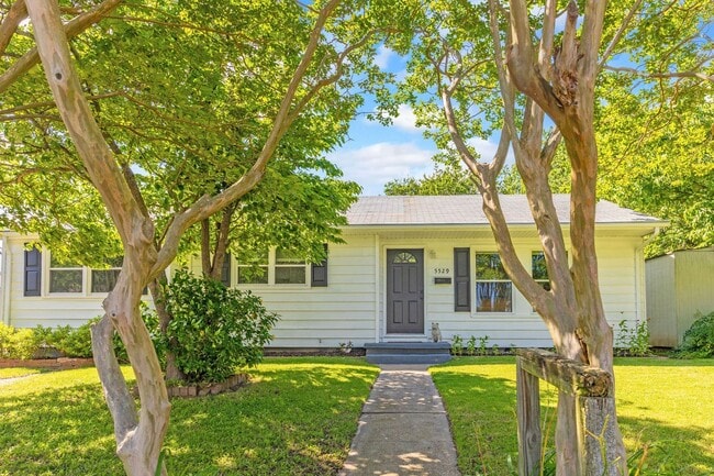 Primary Photo - 4 Bed 2 Bath Home for Rent!