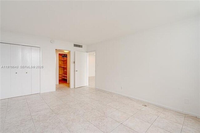 Building Photo - 5161 Collins Ave