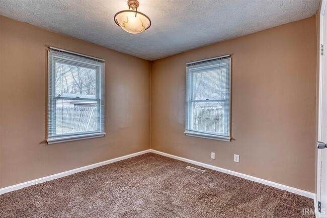 Building Photo - 2312 Frisse Ave