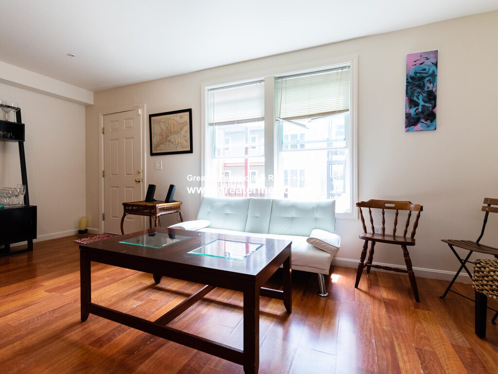 Building Photo - 41 Chelsea St