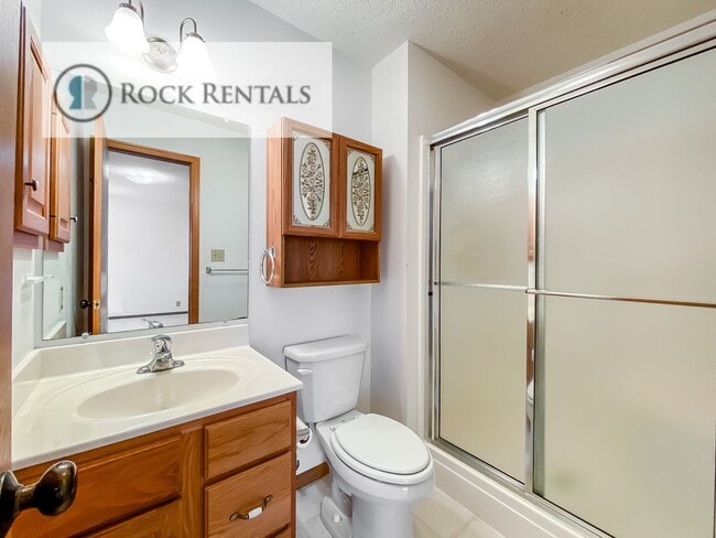 Building Photo - 14 Des Moines Ave