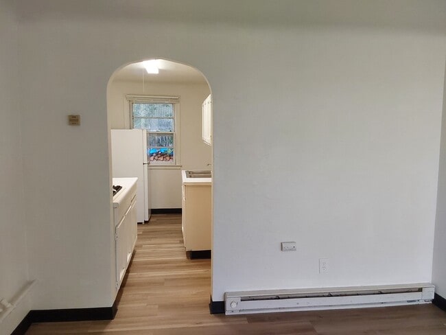 Building Photo - 103 E Stuart St