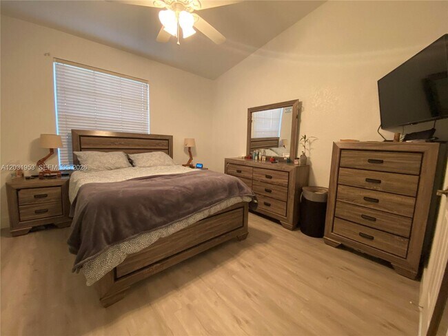 Building Photo - 711 SW 148th Ave