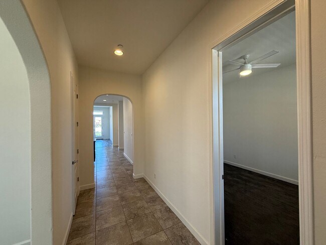 Building Photo - Lake front single story home in gated community!