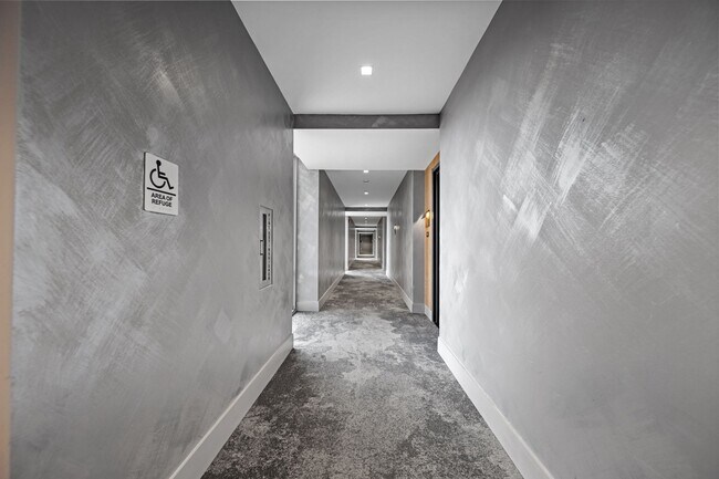 Building Photo - 2 Shore Ln