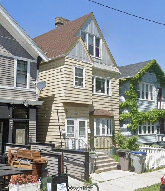 Building Photo - 1703 N Astor St