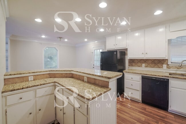 Building Photo - Immerse yourself in comfort and convenience